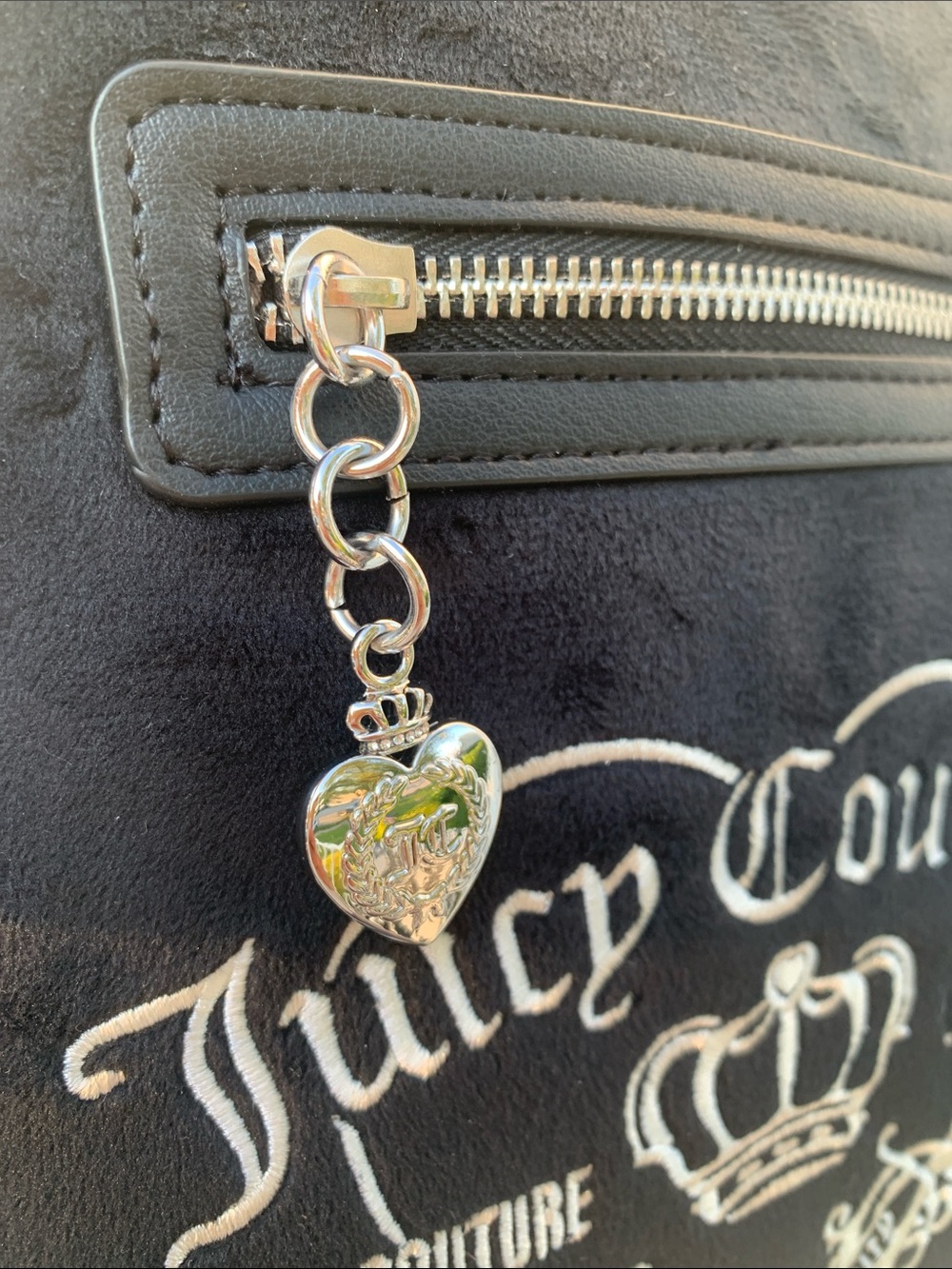 π - Juicy Couture Liquorice Backpack With Pink Bow π & Crown Charm - Picture 9 of 11